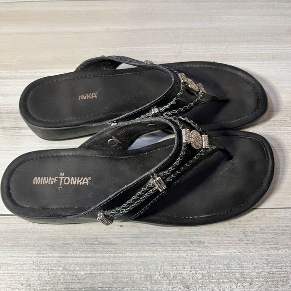 Black Leather Silverthorn Sandals by Minnitonka Sz 9 - Picture 1 of 7